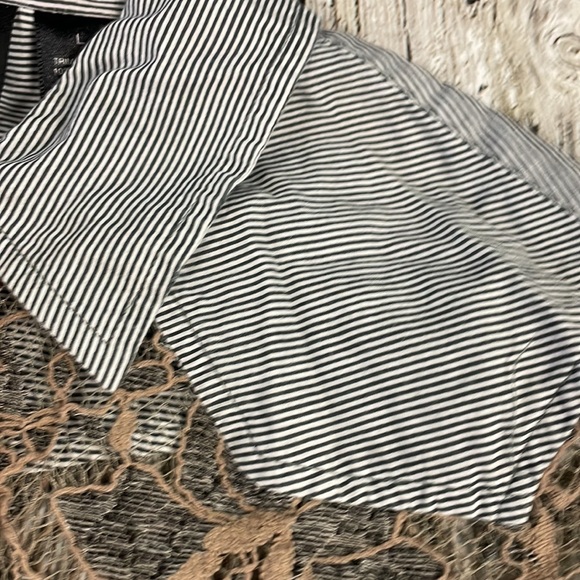 BKE crochet lace snap button top - Picture 3 of 6